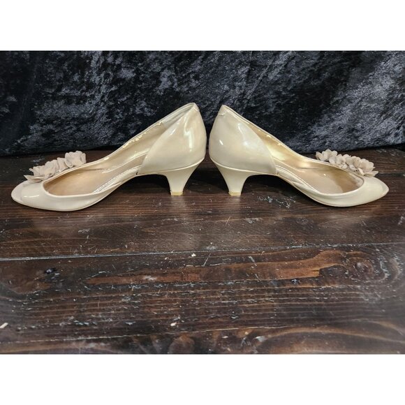 Bandalino Palet 3 Taupe Floral Accent Peep-toe Pumps/Sz. 7.5M - Picture 2 of 8